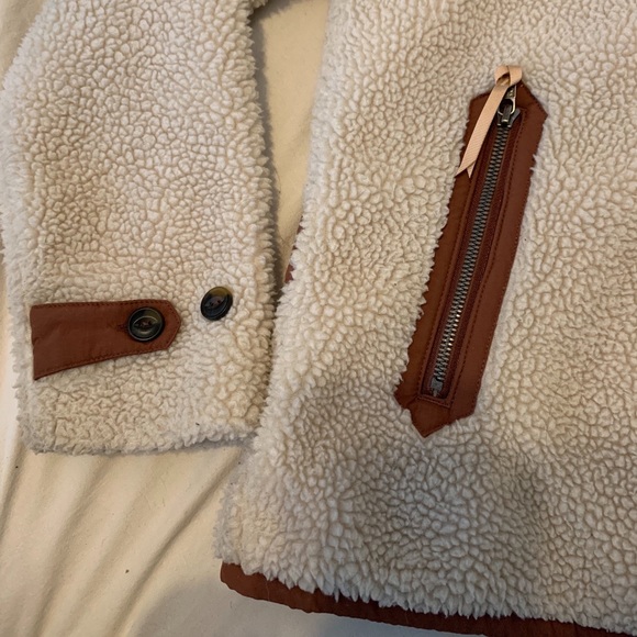 **SOLD** Patagonia Sherpa Jacket - Picture 3 of 6